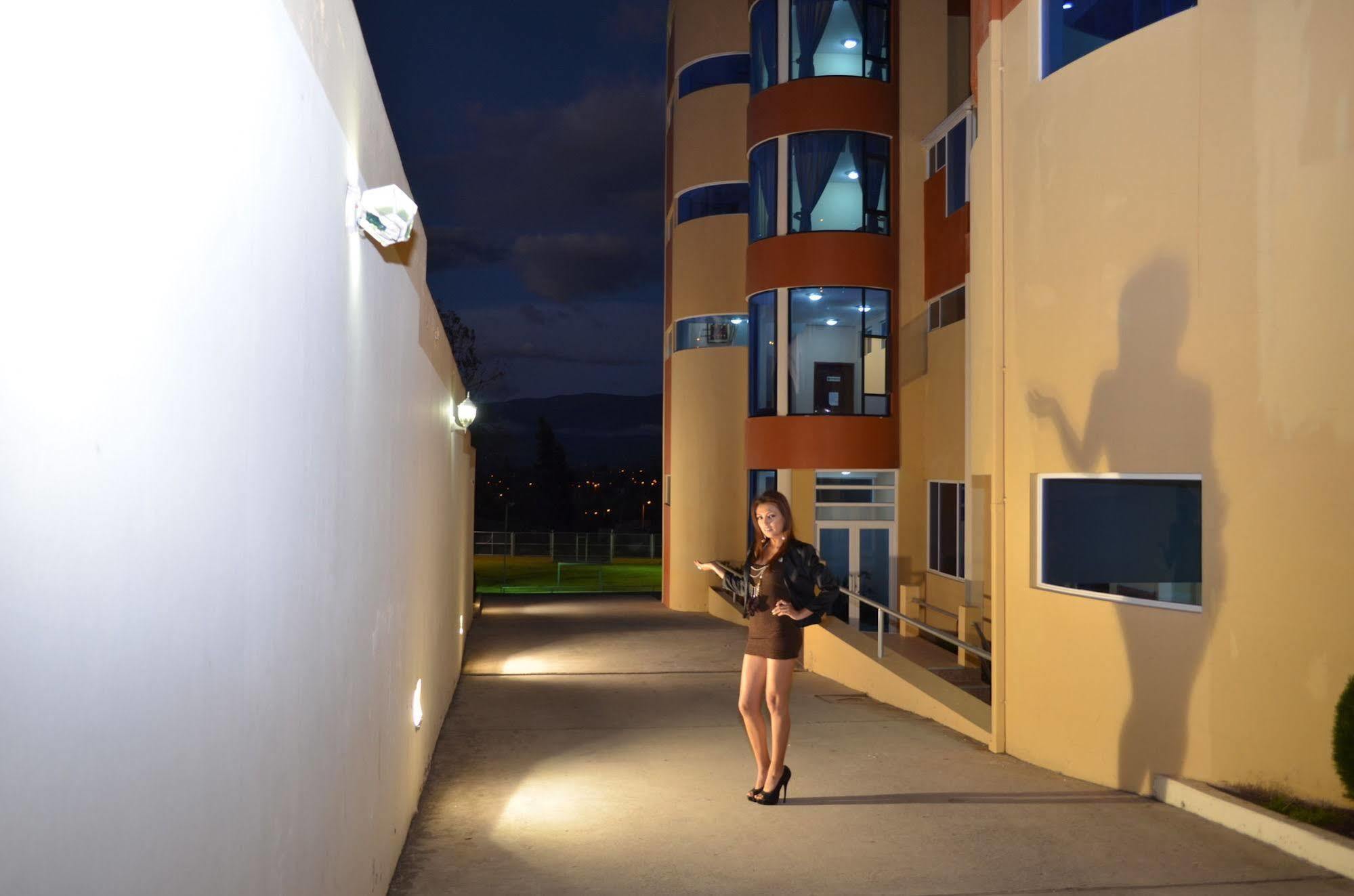 Hotel Versailles Ambato Ngoại thất bức ảnh