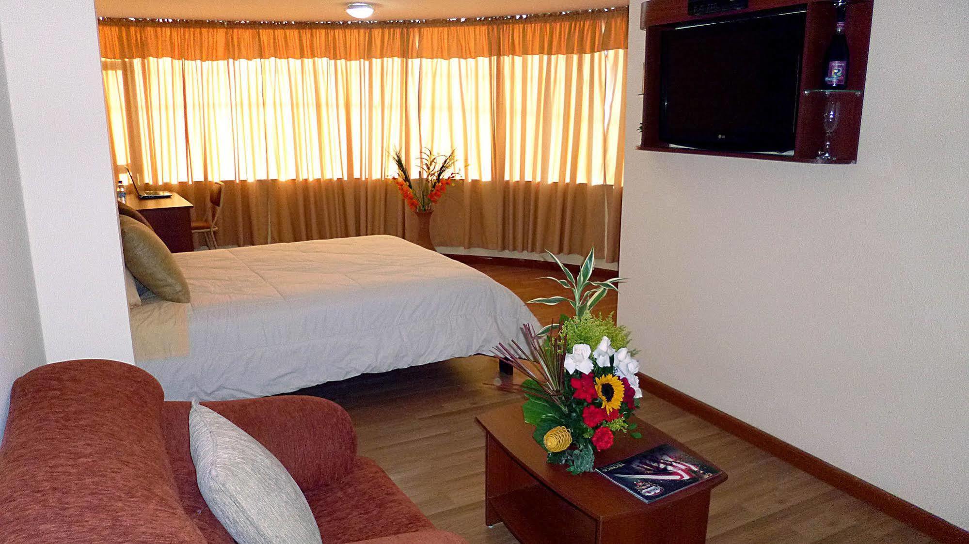 Hotel Versailles Ambato Ngoại thất bức ảnh