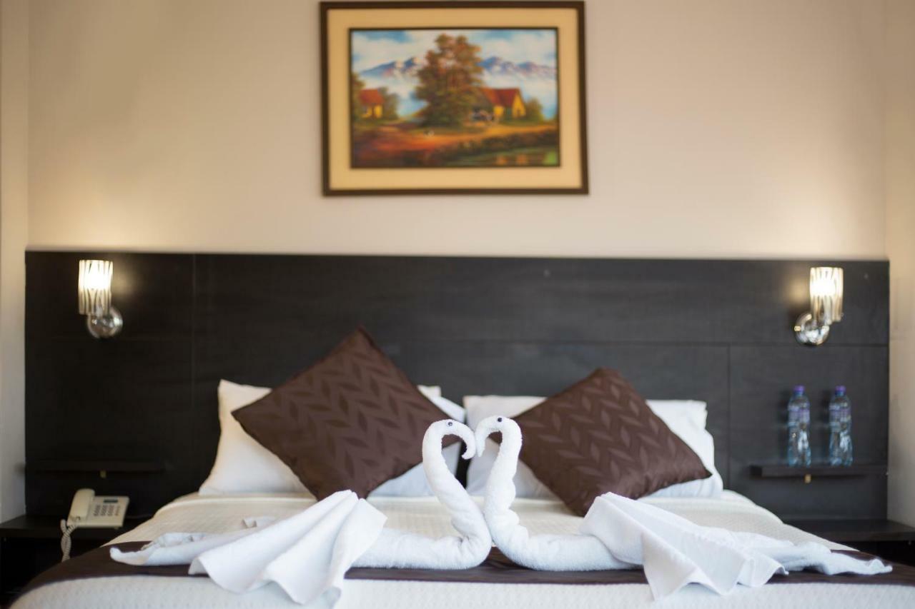 Hotel Versailles Ambato Ngoại thất bức ảnh